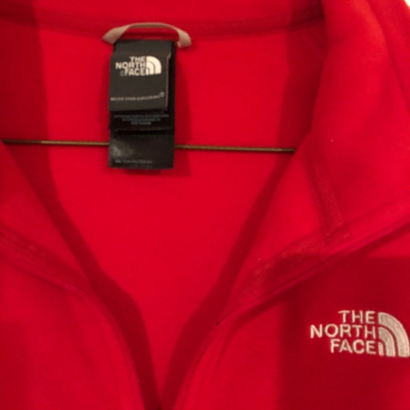 Red North Face 1/4 zip fleece pullover - size Med - Picture 2 of 3